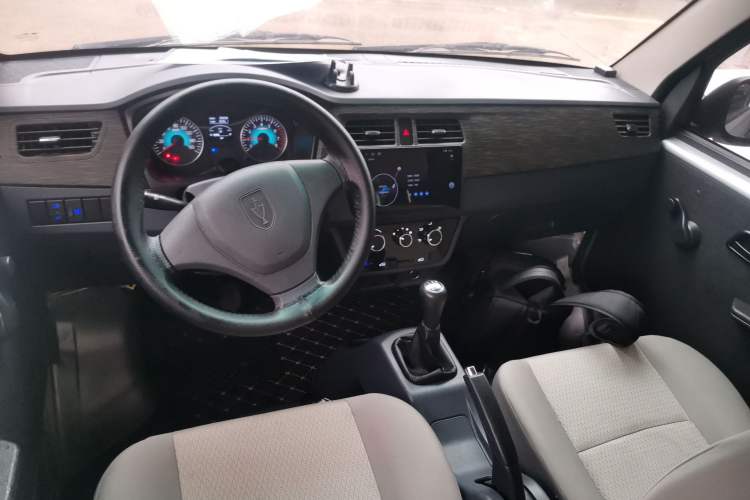 Used Jinbei Hiace X30 2023 1.5L Super-Comfortable Passenger Van 5/6/7-Seater Non-Air-Conditioned Version Model SWC15M