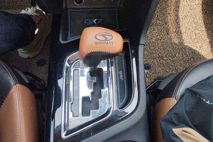 Used Soueast DX7 2016 1.5T Automatic Glory Edition Gear Lever