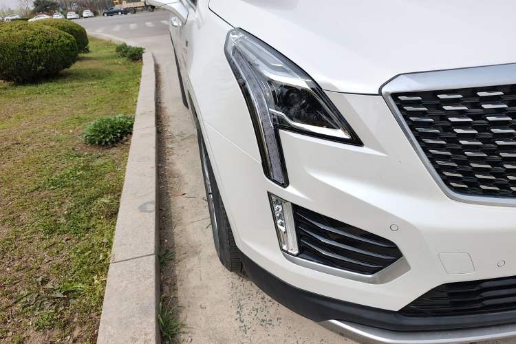 Used Cadillac XT5 2022 2.0T Two-Wheel Drive Luxury Version Right Front Headlight