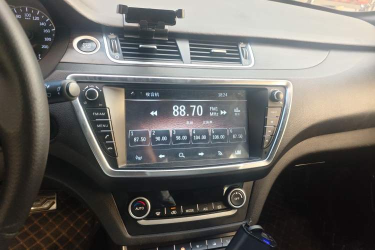 Used Land X7 2015 2.0T Panoramic Flagship Edition Audio And AC Panel