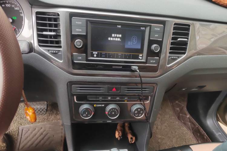 Used Volkswagen Golf Sportsvan 2018 230TSI Automatic Trend Edition Audio And AC Panel