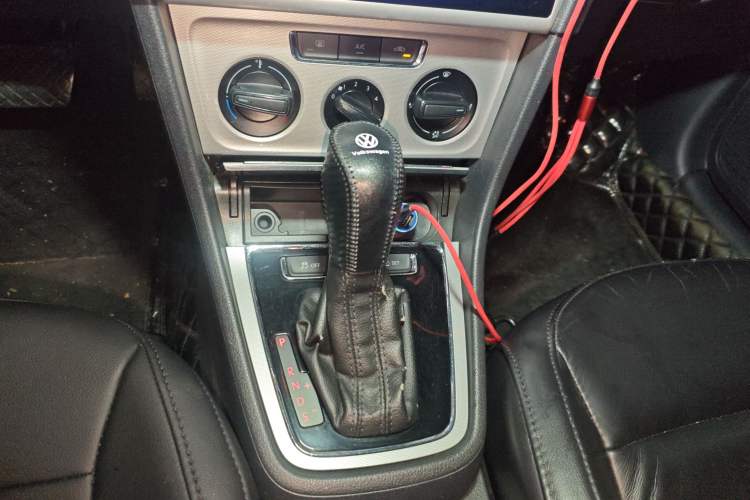 Used Volkswagen Gran Lavida 2013 1.6L Automatic Comfort Model Gear Lever