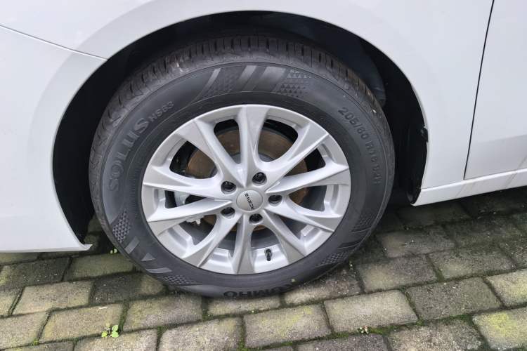 Used Roewe i5 2026 Model 1.5L Manual Comfort Version Left Front Wheel Hub