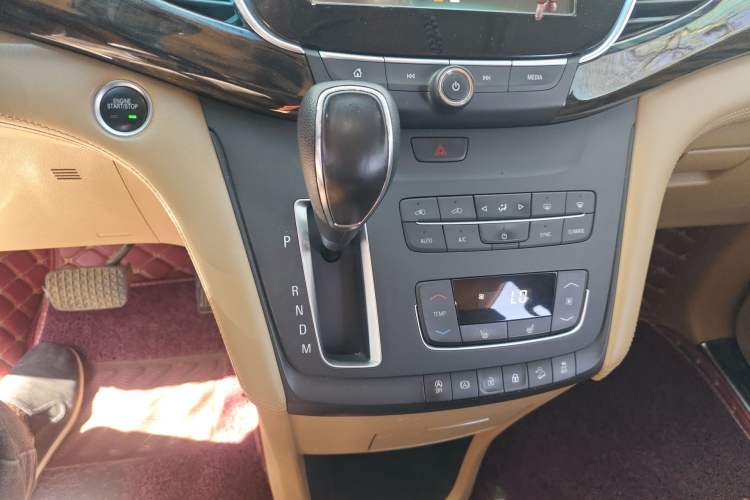 Used Buick GL8 2017 ES 28T Premium Version China V Standard Gear Lever