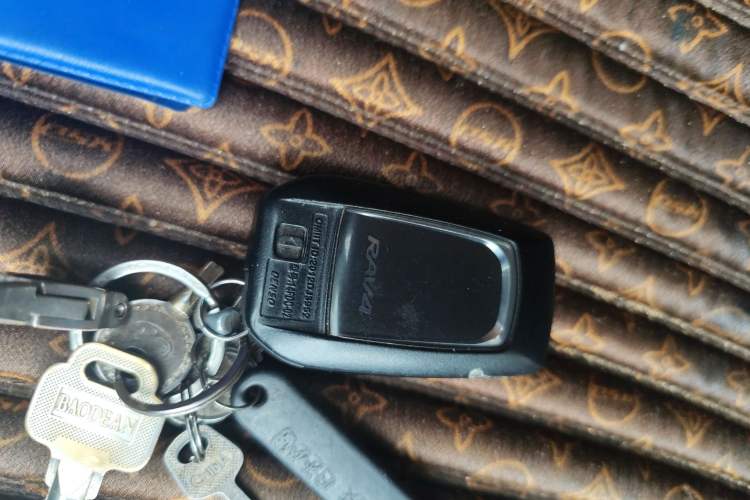 Used Toyota RAV4 2016 2.0L CVT Two-Wheel Drive Fashion Edition China V Standard
