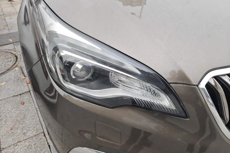 Used Buick Envision 2017 28T Four-Wheel Drive Luxury Model Right Front Headlight