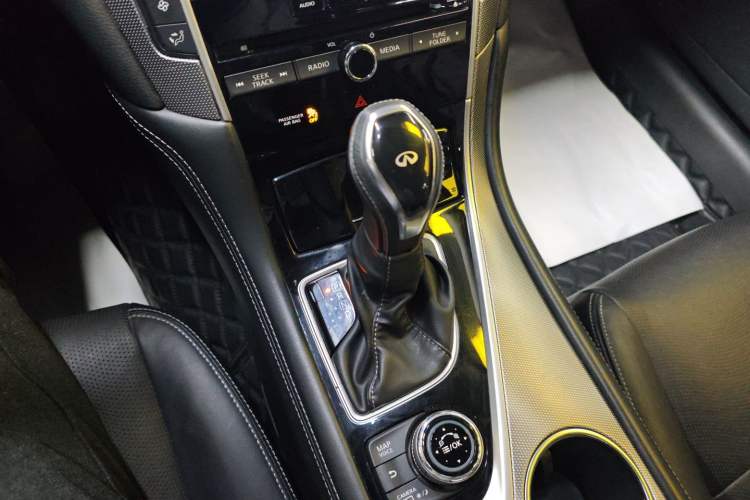 Used Infiniti Q50L 2018 2.0T Enjoyment Version China VI Standard