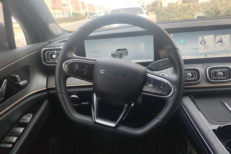 Used Chery Tiggo 9 2025 2.0T Dual-Clutch Two-Wheel Drive Luxury Edition 5 Seats