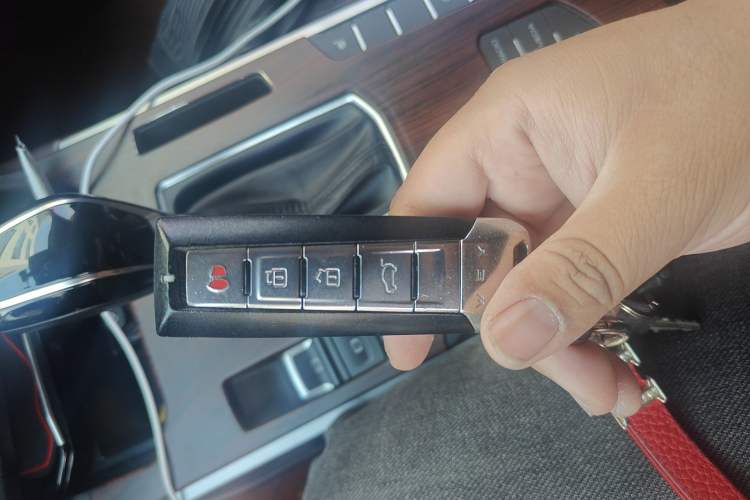 Used Wey VV5 2019 Upgraded Model 2.0T Two-Wheel Drive Ultra-Luxury Version China V Standard Vehicle Key