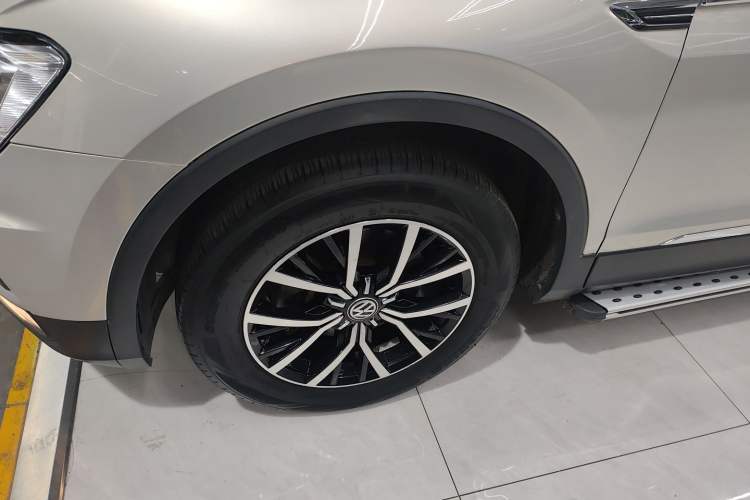 Used Volkswagen Tiguan L 2018 330TSI Automatic Two-Wheel Drive Luxury Edition Exterior 4