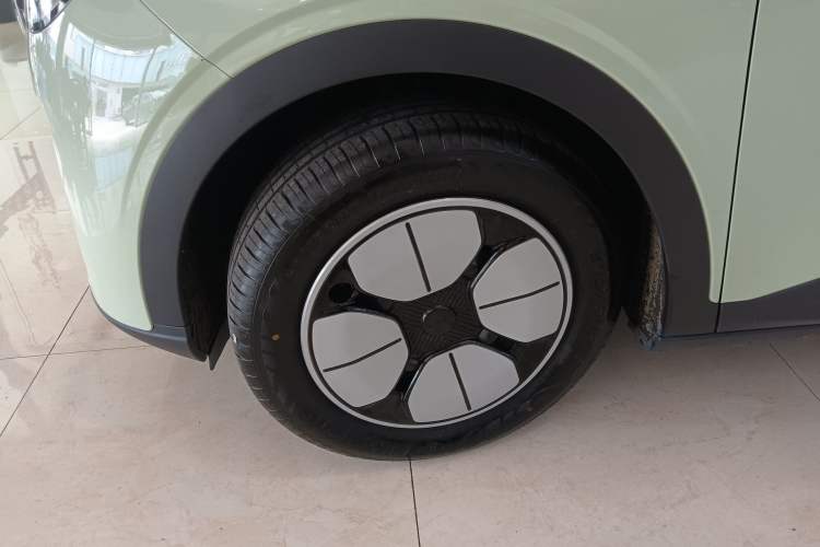 Used Geely Galaxy Geome 2025 310km Youth Edition Left Front Wheel Hub