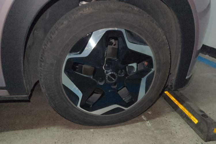 Used BYD Dolphin 2021 405 km Fashion Edition Right Front Wheel Hub
