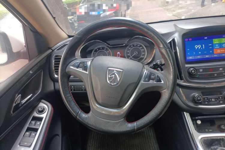 Used Baojun 560 2015 1.8L manual luxury version Steering Wheel