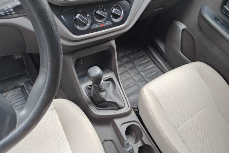 Used Wuling Hongguang V 2022 1.5L Jingqu Edition Electric-Assist LAR Gear Lever