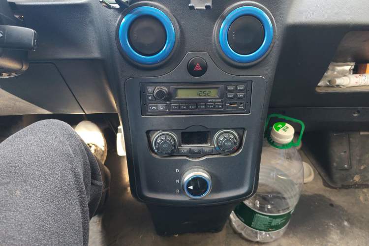 Used Foton Intelligent Blue Elf E7 2023 Pure Electric Van Flat Roof 2 Seats EVE Energy 41.86 kWh Audio And AC Panel