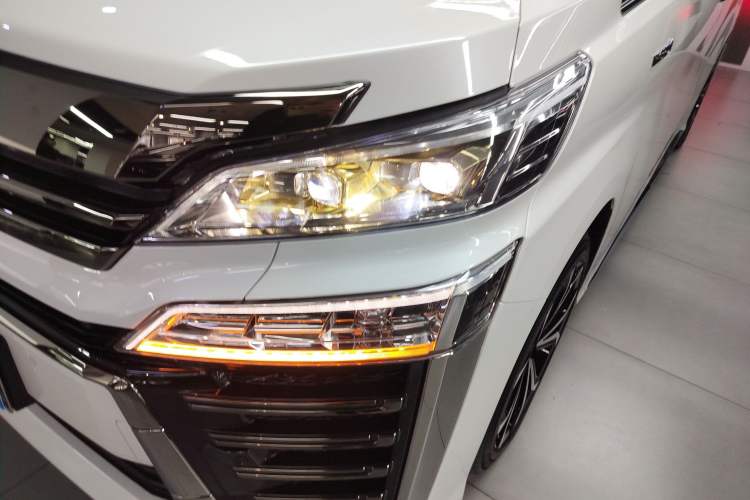 Used Toyota Vellfire 2023 Crown Dual-Engine 2.5L HV Ultimate Edition