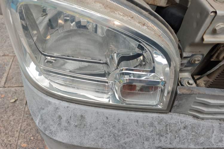 Used Wuling Zhiguang 2020 1.2L Practical Model China VI LSI Right Front Headlight