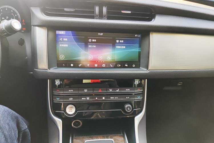 Used Jaguar XFL 2019 XFL 2.0T 250 PS Two-Wheel-Drive Luxury Edition Audio And AC Panel