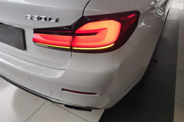 Used BMW 5 Series 2022 Second Facelift 530Li Leading Edition Luxury Package
