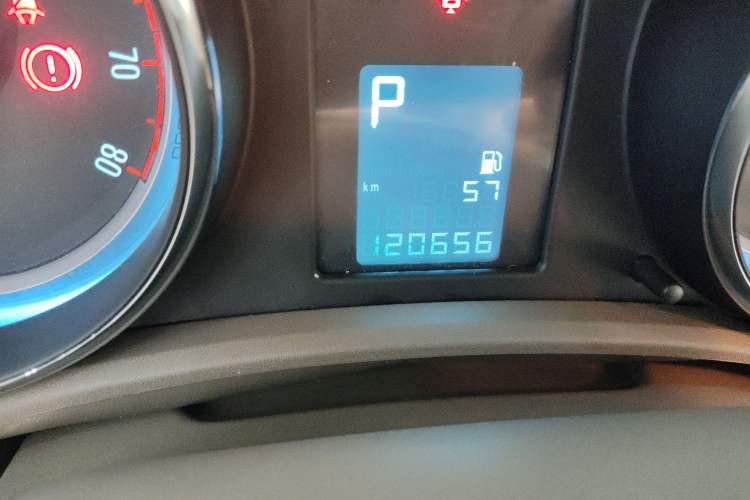 Used Buick GT 2012 GT 1.6L Automatic Fashion Edition Odometer Close Up