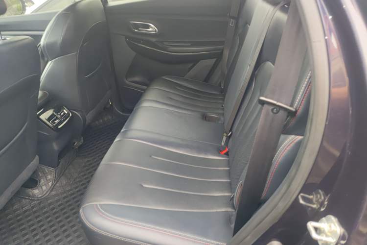 Used CHANGAN OSHAN X7 2021 1.5T Space Freedom Edition with Automatic Parking and Facial Recognition Left Rear Seat