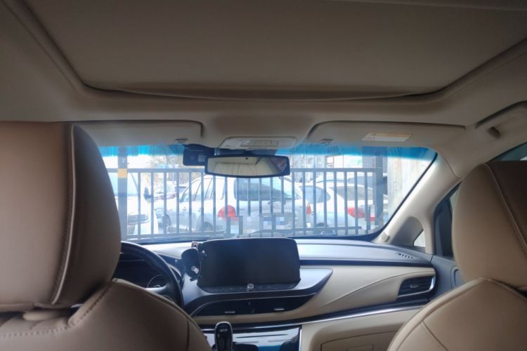 Used Buick GL8 2023 Facelifted Land Cruiser Executive Luxury Version