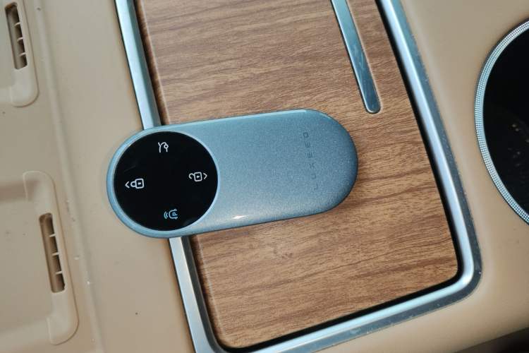 Used Hima Luxeed R7 2024 All-Electric 802 km Max Vehicle Key