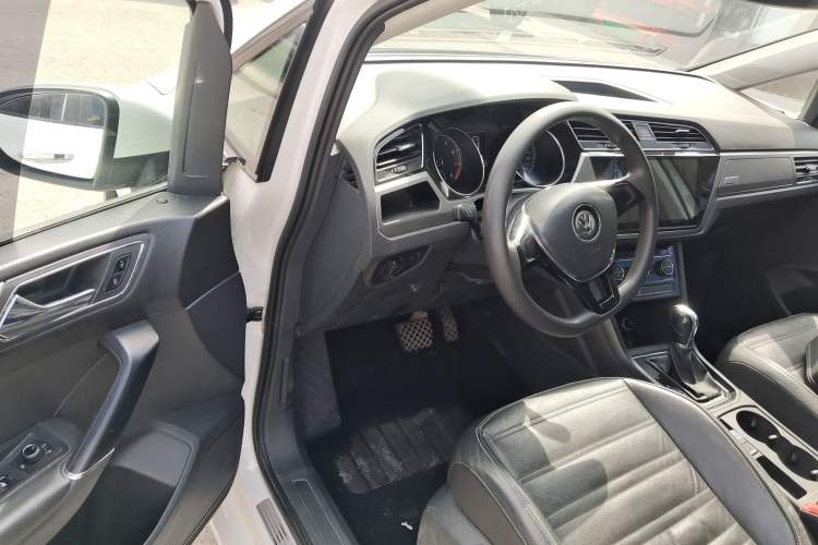 Used Volkswagen Touran 2016 Volkswagen Touran L 280TSI DSG Comfort Edition Driver Seat