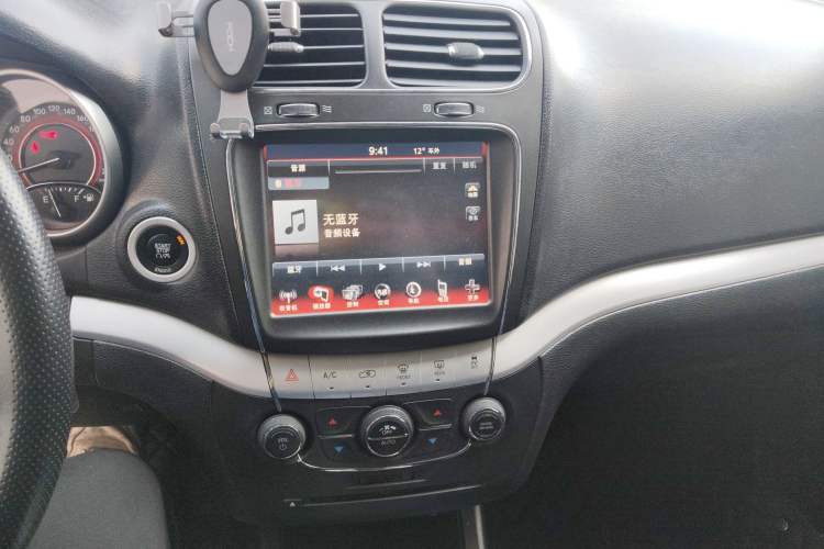 Used Dodge Journey 2013 2.4L Two-Wheel Drive Luxury Version Audio And AC Panel