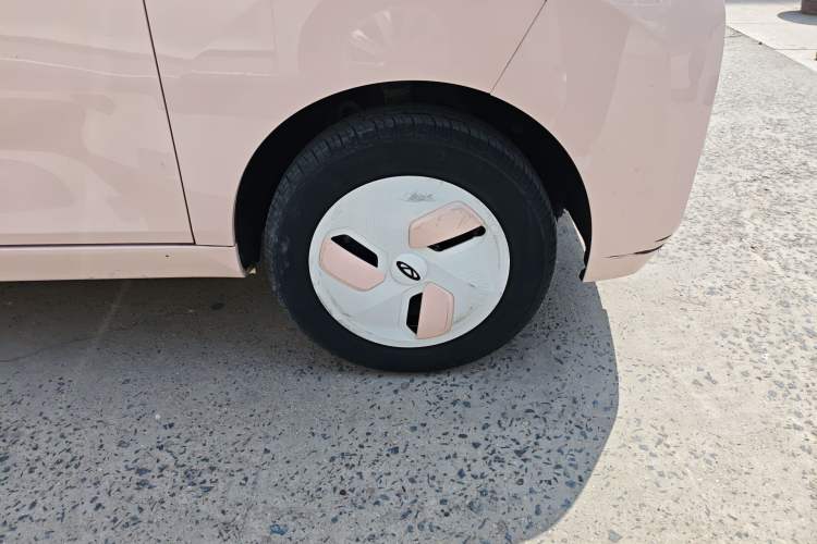 Used Chery QQ Ice Cream 2023 120km Ice Cream-Type Lithium Iron Phosphate Right Front Wheel Hub