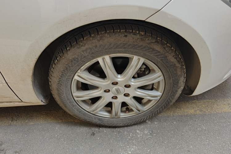 Used Qoros 3 2016 Sedan 1.6L Automatic Zhiyue Model Right Front Wheel Hub