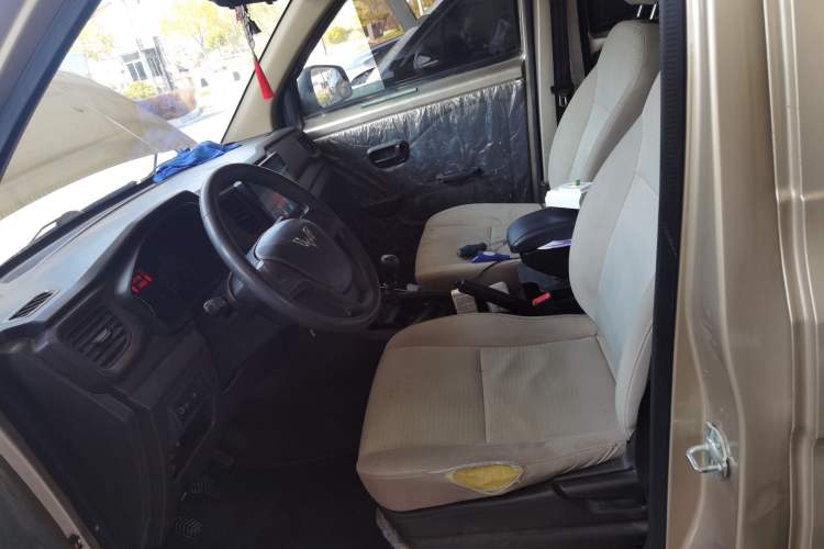 Used Wuling Hongguang V 2019 1.5L Jingqu Version China VI LAR