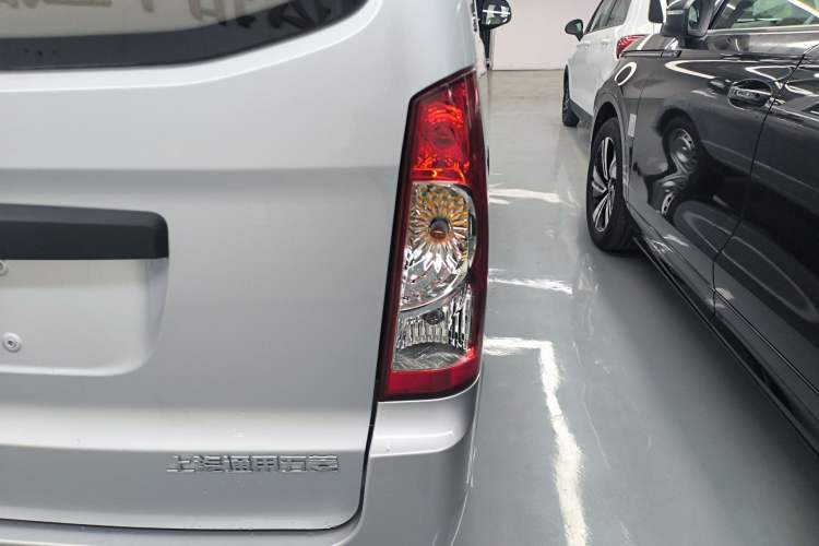 Used Wuling Rongguang S 2023 1.5L Base Version 5/7 Seats Right Rear Taillight