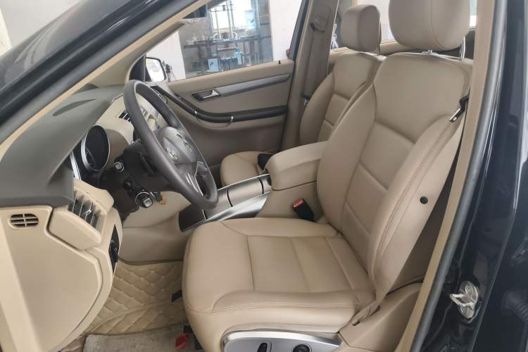 Used Mercedes-Benz R-Class 2011 R 300 L Business Model Left Front Seat