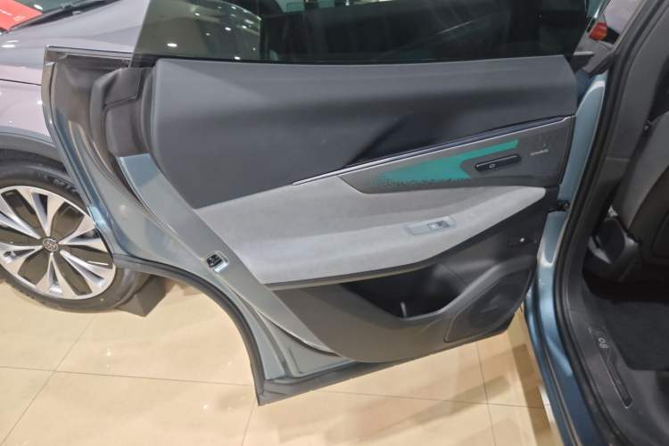 Used Lynk & Co 08 EM-P 2025 220 km All-Wheel-Drive Performance Halo