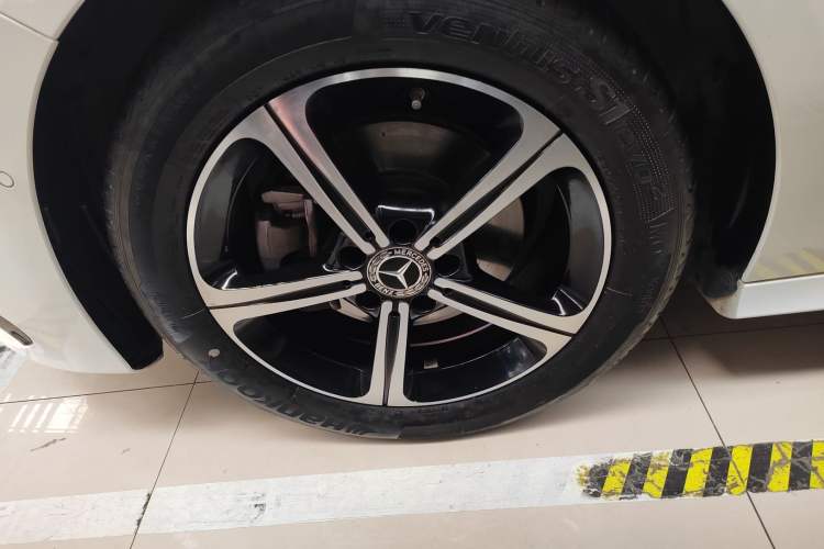 Used Mercedes-Benz A-Class 2023 A 200 L Fashion Model Left Front Wheel Hub