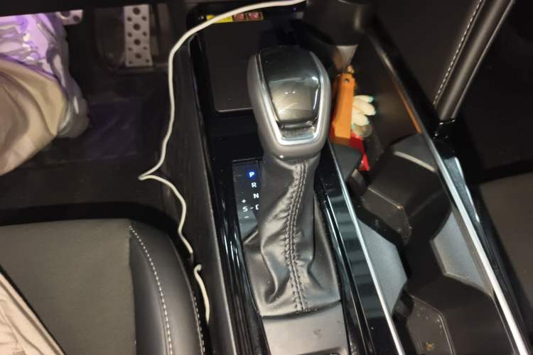 Used Toyota Camry 2026 Model Dual-Engine 2.0HXS Sport Plus Edition Gear Lever