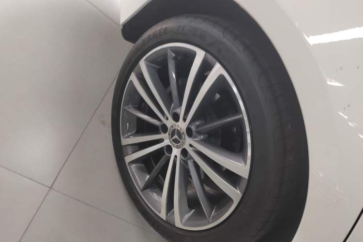 Used Mercedes-Benz CLS 2018 CLS 300 Luxury Model Right Rear Wheel Hub