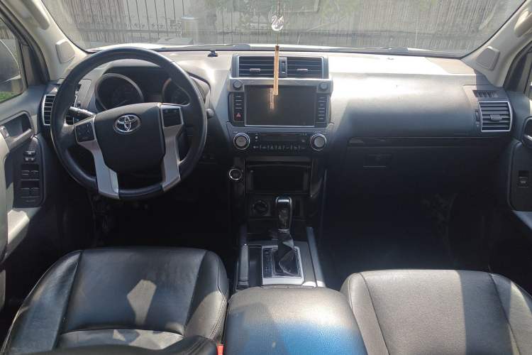 Used Toyota Prado 2016 2.7L Automatic Standard Edition Center Console