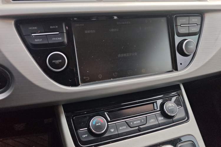 Used Geely Auto Emgrand X7 Sport 2016 2.0L Manual ZhiShang Version
