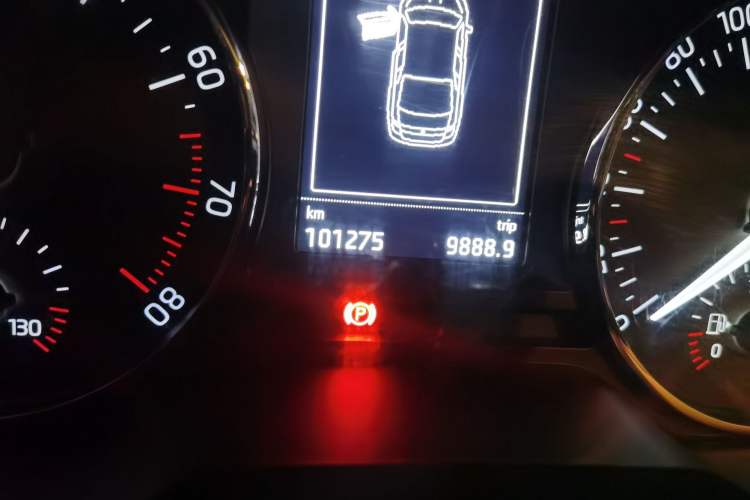 Used Skoda Octavia 2016 1.6L Automatic Smart Drive Edition Odometer Close Up