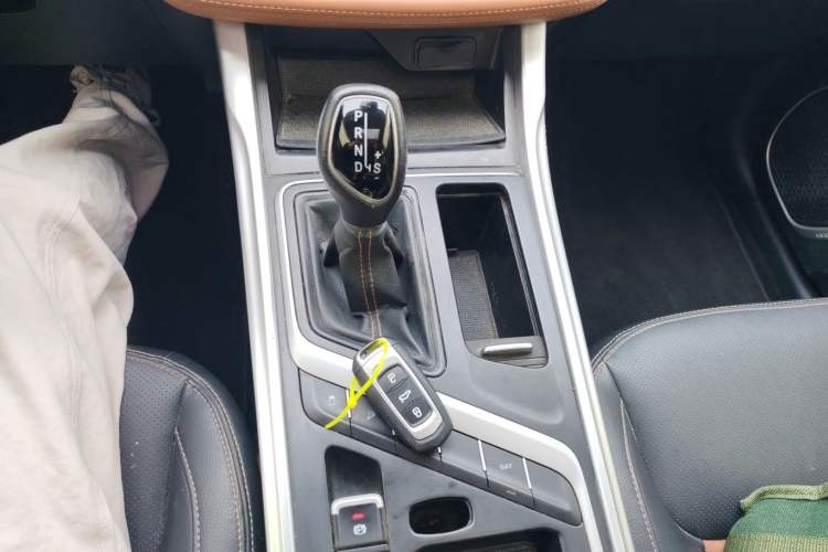 Used Geely Auto Vision X6 2018 1.4T CVT 4G Connected Luxury Version Gear Lever