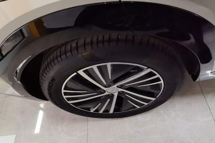 Used Lynk & Co 08 EM-P 2025 120km Long-Range Halo Right Rear Wheel Hub