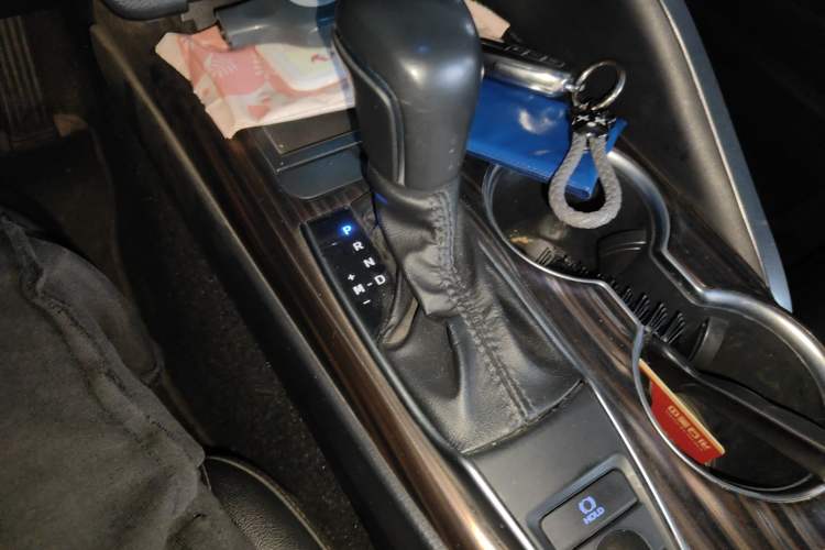 Used Toyota Camry 2019 Revised Version 2.0G Luxury Edition Gear Lever