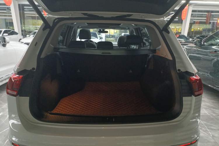 Used Volkswagen Tiguan L 2024 Outstanding Model 330TSI Automatic Two-Wheel Drive R-Line Dragon Glory Edition