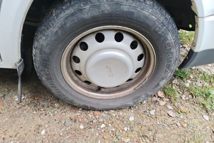 Used JMC Transit 2019 2.8T Commercial Version Short Wheelbase Mid-Roof 6-Seater China VI JX493