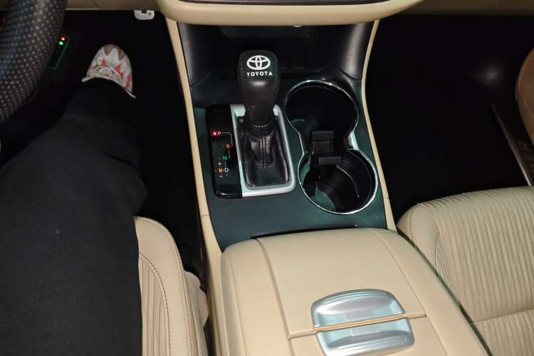 Used Toyota Highlander 2018 2.0T Two-Wheel Drive Elite Edition 5 Seats Emission Standard China V
