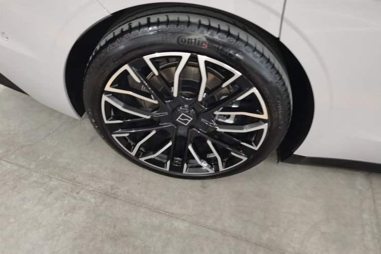 Used Lynk & Co 10 EM-P 2025 Model 240 Four-Wheel Drive Ultra Exterior 5