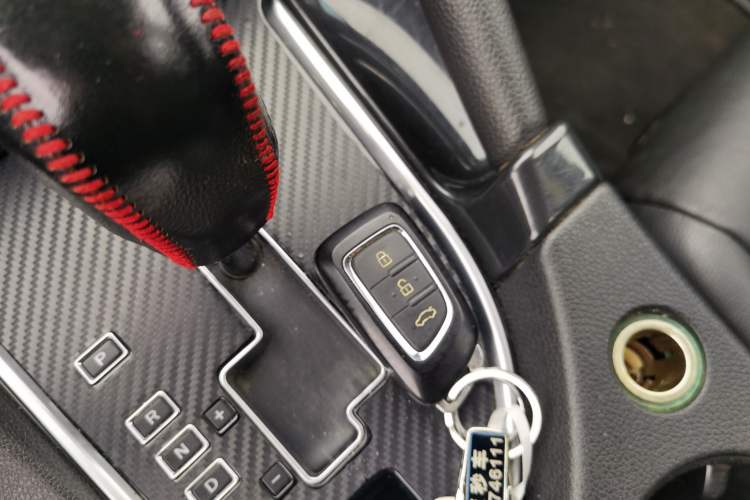 Used Dongfeng Aeolus AX7 2015 2.0L Automatic Zhiyi Trim
