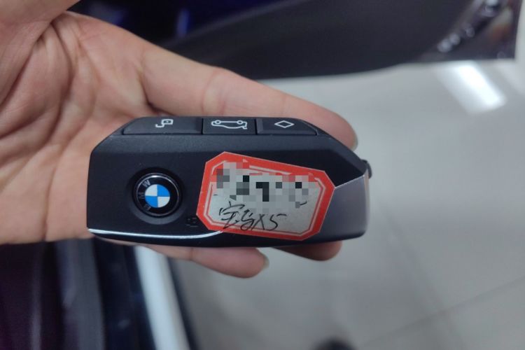 Used BMW X5 2023 xDrive 30Li Luxury M Sport Package
